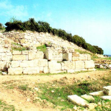 Αμφίπολις, τα πολυάριθμα ευρήματα από τις ανασκαφές εκτίθενται στο Αρχαιολογικό Μουσείο Αμφιπόλεως και το Αρχαιολογικό Μουσείο Καβάλας, ΑΜΦΙΠΟΛΙΣ (Αρχαία πόλη) ΣΕΡΡΕΣ