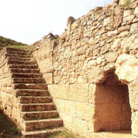 Αμφίπολις, τμήμα του τείχους της αρχαίας πόλης που διέθετε πύργους και πύλες, ΑΜΦΙΠΟΛΙΣ (Αρχαία πόλη) ΣΕΡΡΕΣ
