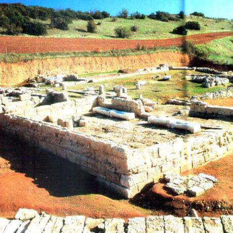 Αμφίπολις, τη Ρωμαϊκή Εποχή η πόλη αναπτύσσεται οικονομικά και πολιτιστικά όντας σταθμός της Εγνατίας Οδού και πρωτεύουσα μιας πλούσιας ενδοχώρας, ΑΜΦΙΠΟΛΙΣ (Αρχαία πόλη) ΣΕΡΡΕΣ