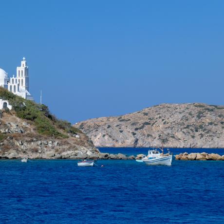 Η είσοδος του λιμανιού, ΙΟΣ (Λιμάνι) ΚΥΚΛΑΔΕΣ