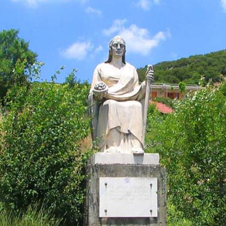Αγαλμα στην είσοδο του χωριού, ΚΑΡΥΕΣ (Χωριό) ΛΑΚΕΔΑΙΜΟΝΑ