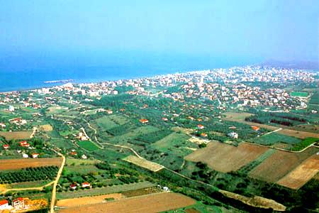 Perea, the natural environment where the town has been established PEREA (Small town) THESSALONIKI