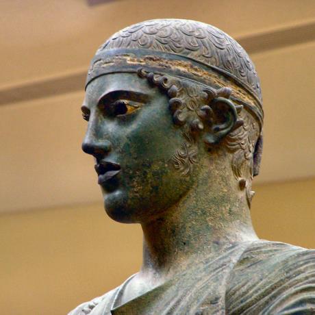 Ηνίοχος Δελφών: Από τα αριστουργηματικά έργα της ελληνικής πλαστικής του 5ου αι. π.Χ., ΔΕΛΦΟΙ (Αρχαίο ιερό) ΦΩΚΙΔΑ
