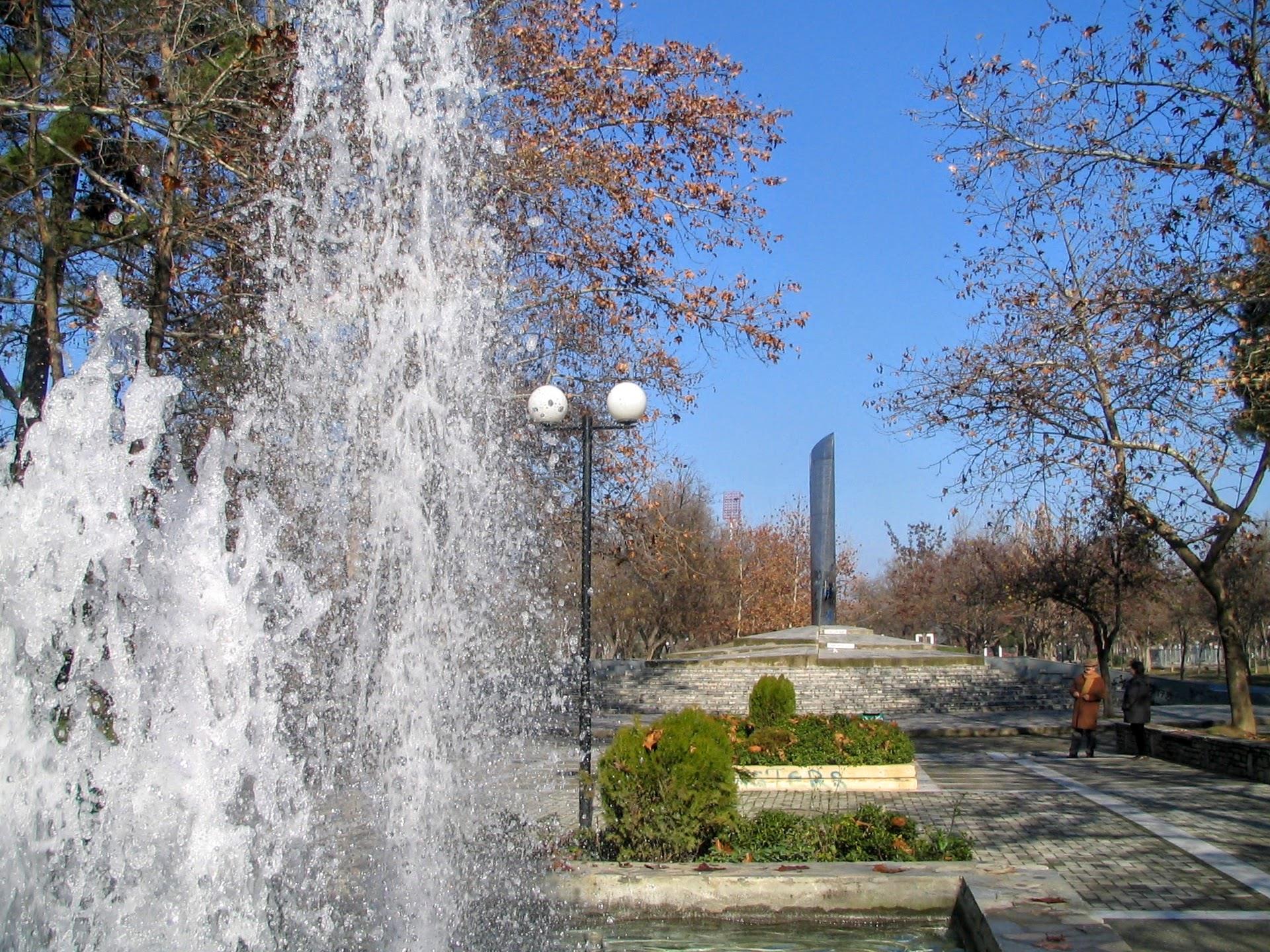 A fountain in Larissa Park. In the back one can see a monument created by the artist Filolaos Tloupas from Larissa. LARISSA (Town) THESSALIA