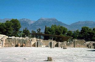 The Central Court of Festos and the Kamares Cave of Mt. Psiloritis FESTOS (Minoan settlement) HERAKLIO