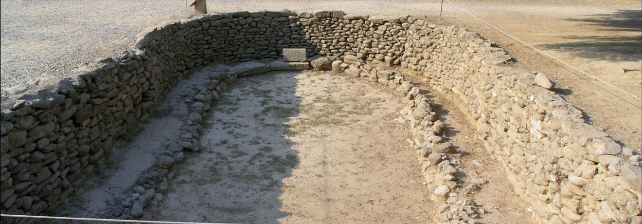 Κτίριο της εποχής του Χαλκού (περ. 2000 π.Χ.): Τα πρώτα ίχνη κατοίκησης στην Ολυμπία ανάγονται στην προϊστορική εποχή