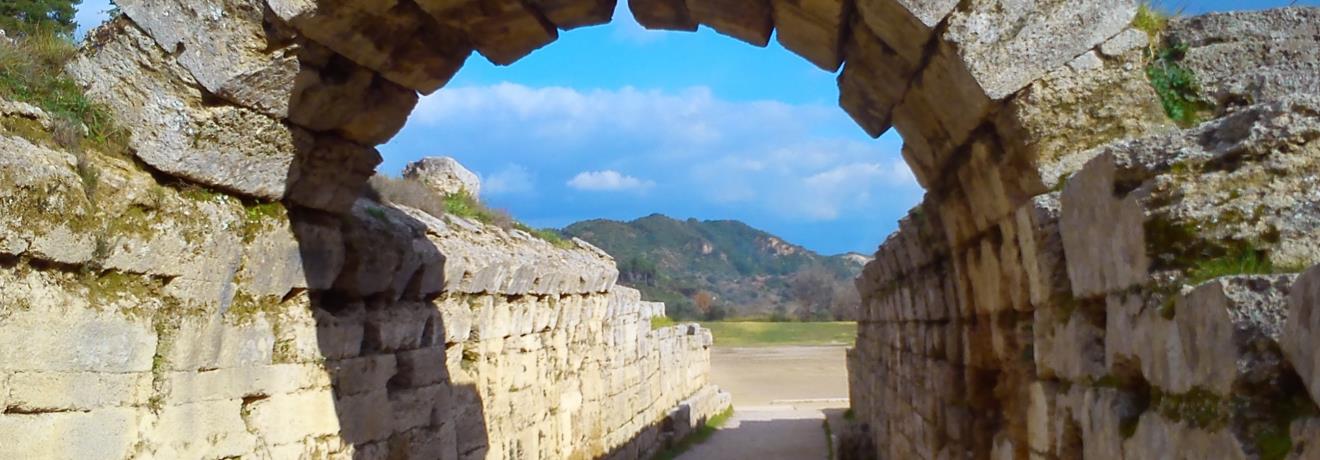 Η Κρυπτή, η καμαροσκεπής στοά μήκους 32 μέτρων που όριζε την είσοδο στο στάδιο της Ολυμπίας, κτίστηκε στα τέλη του 3ου αι. π.Χ.