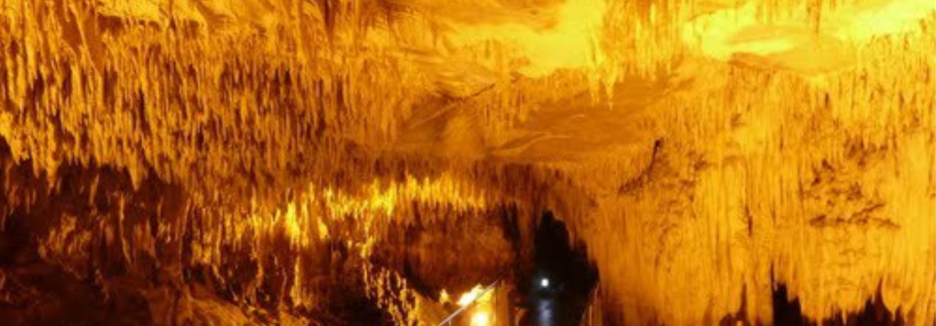 Το σπήλαιο του Δράκου ανοίγεται δίπλα στη λίμνη της Καστοριάς