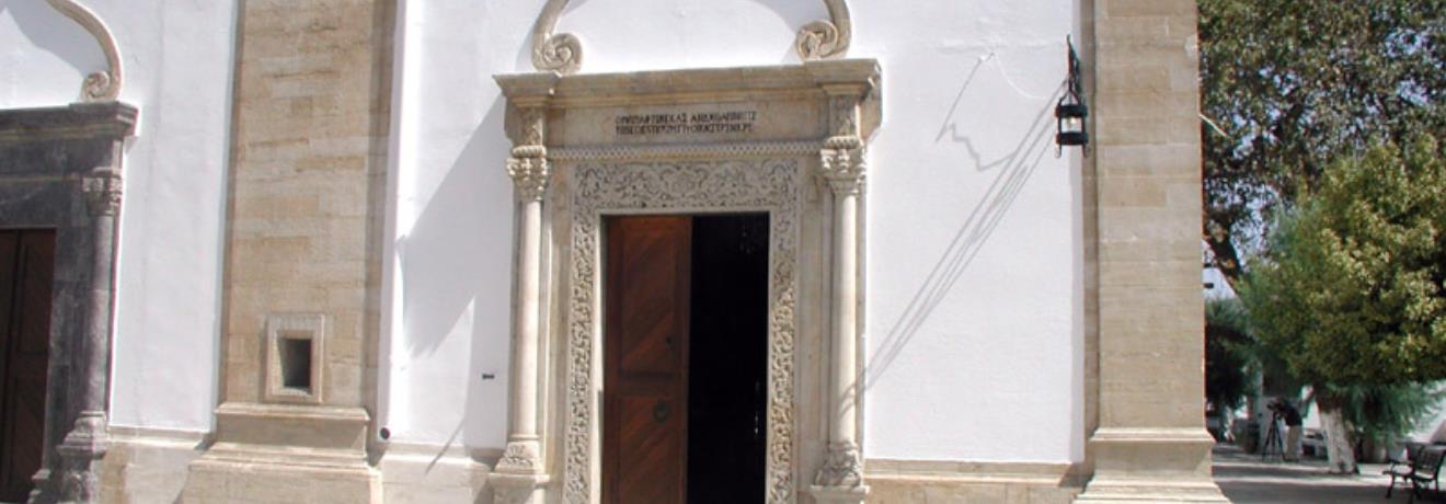 Μονή Αγίου Γεωργίου Επανωσήφη, είσοδος του ναού