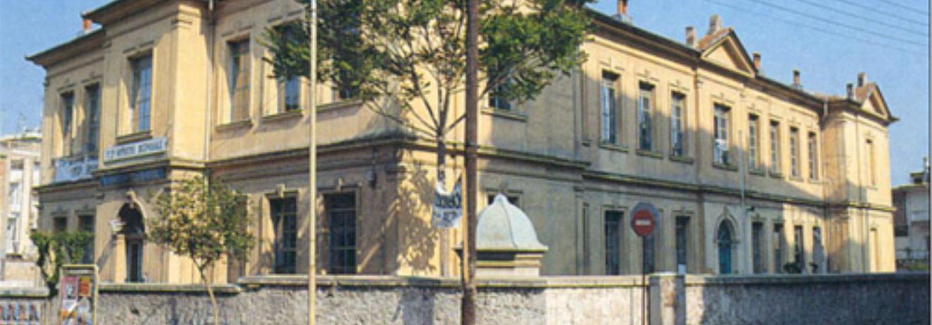 Δημαρχείο Βέροιας - γνωστό και ως κτήριο Ρακτιβάν, οικοδομήθηκε τα έτη 1905-7 & λειτουργούσε ως (Ημι)Γυμνάσιο